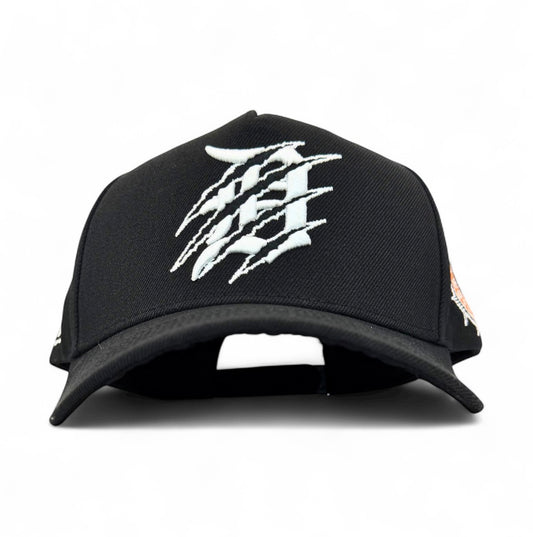 CLAWED DETROIT TIGERS SERIES