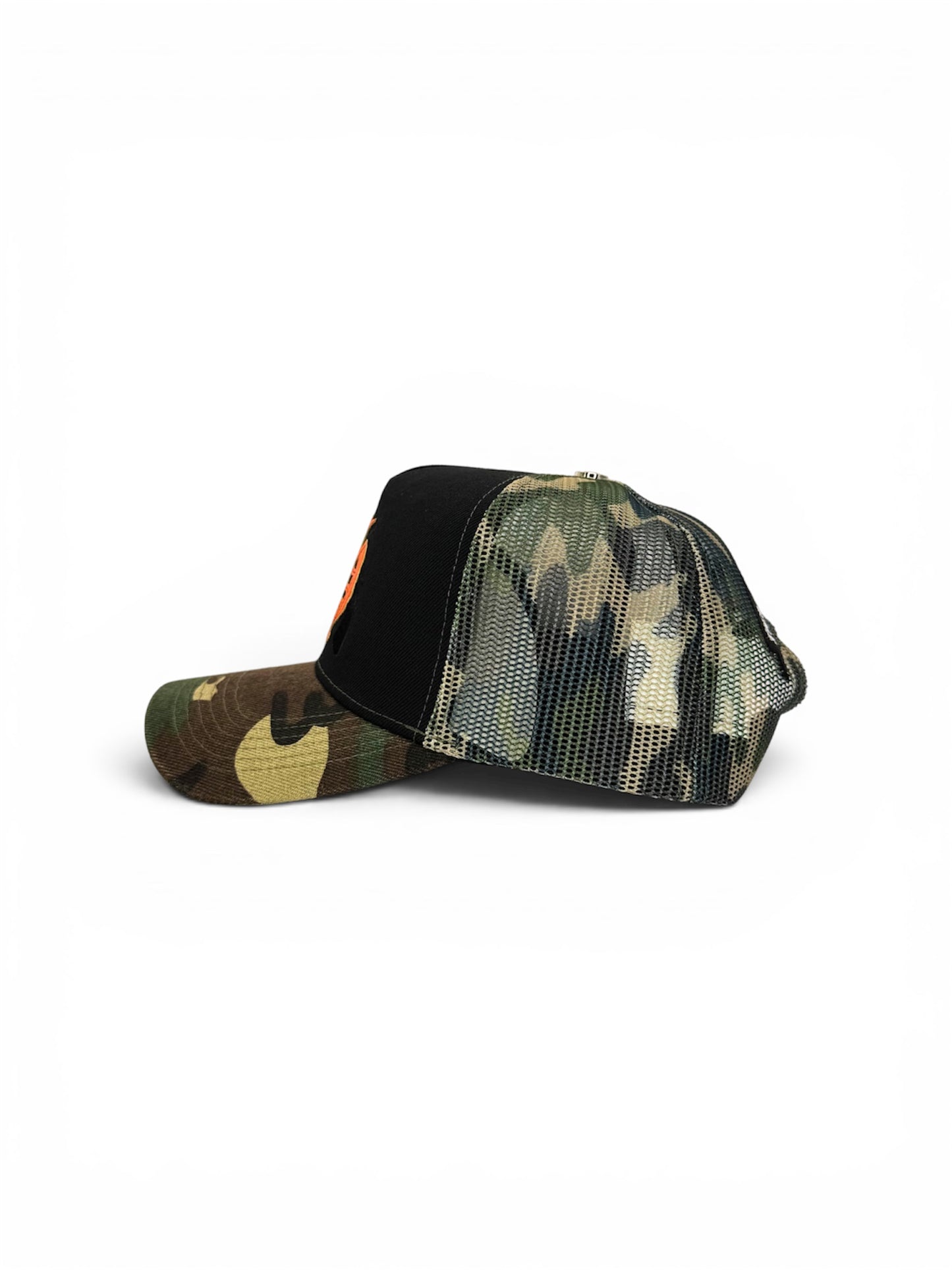 OLD ENGLISH h WL CAMO TRUCKER